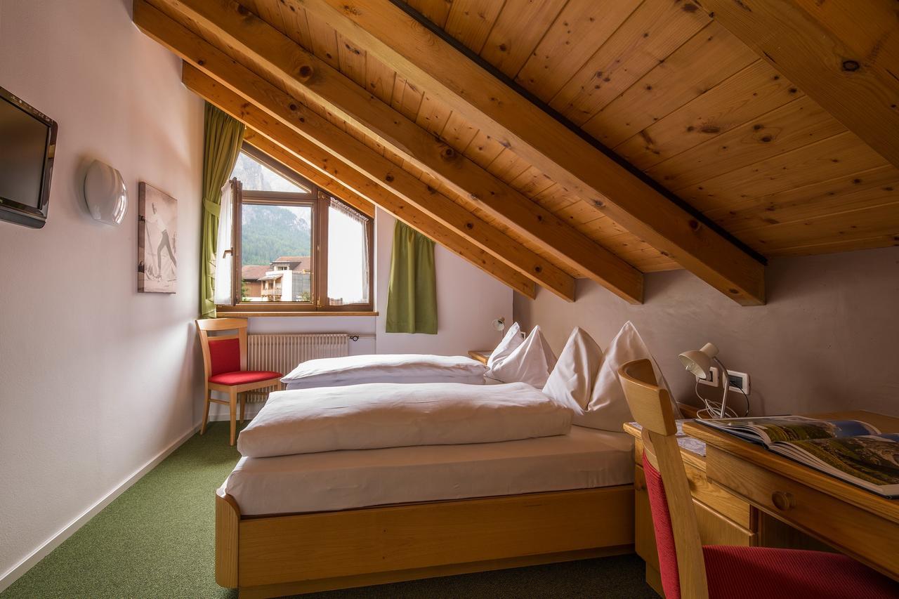 Hotel Christian Corvara In Badia Luaran gambar