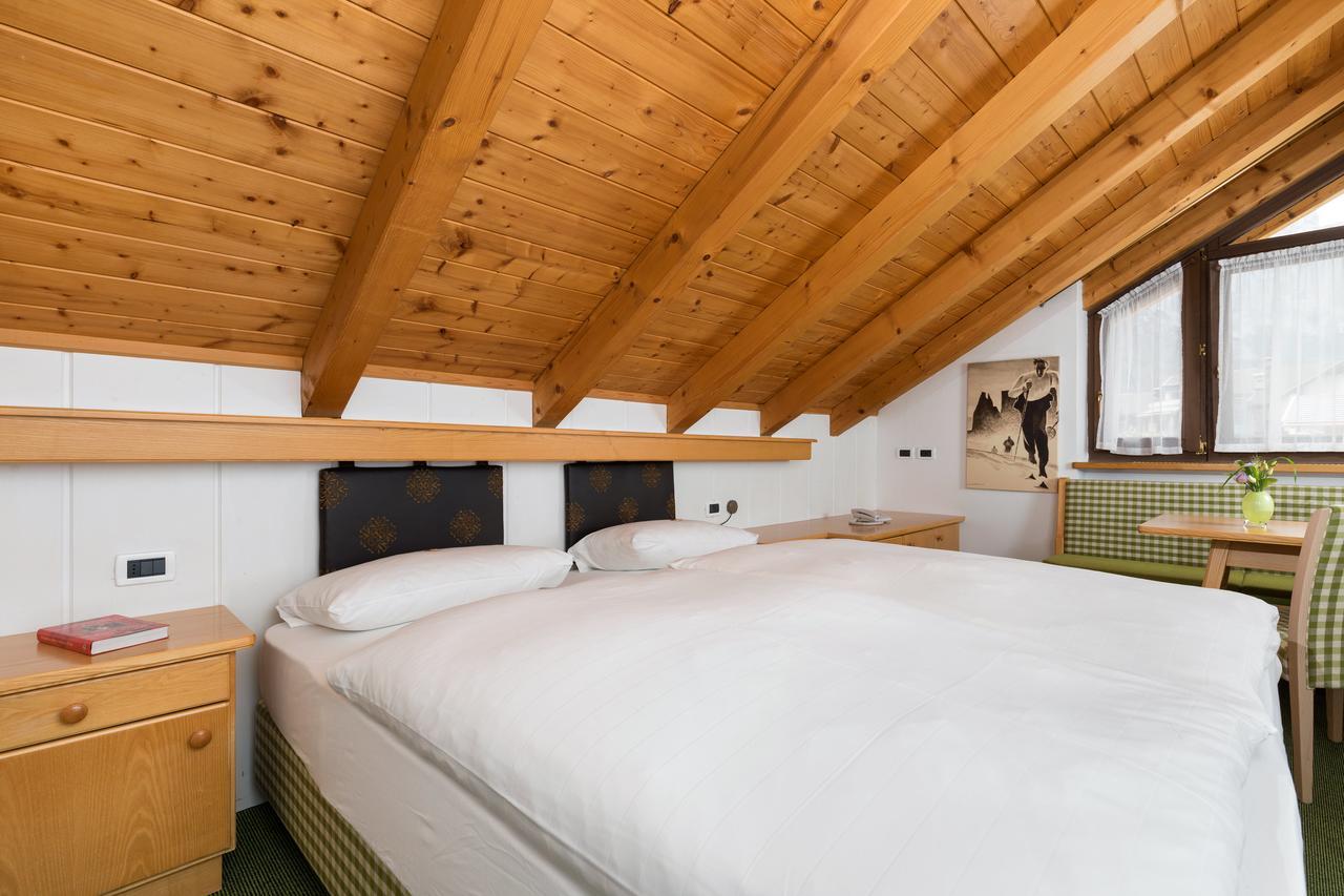 Hotel Christian Corvara In Badia Luaran gambar