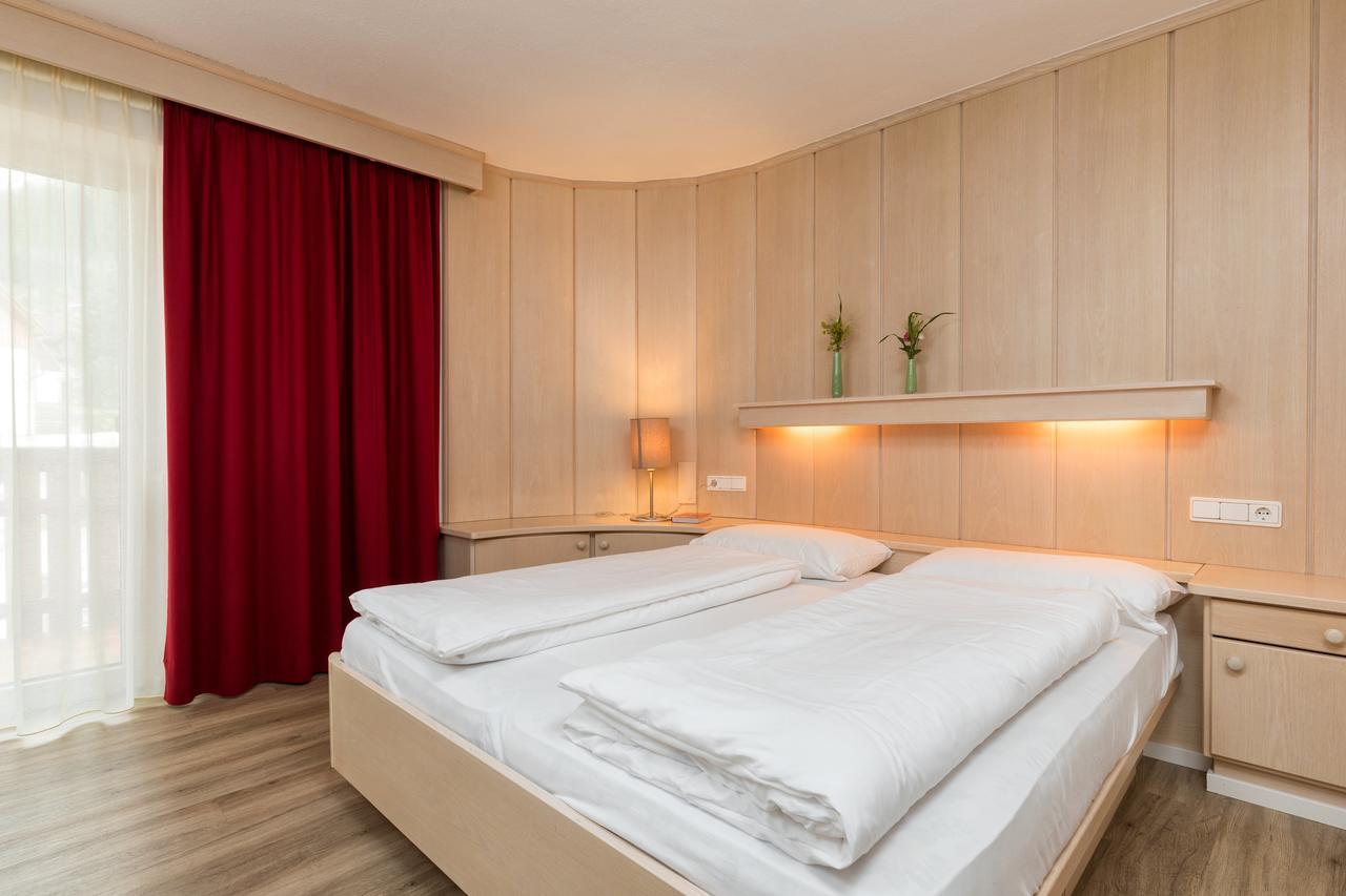 Hotel Christian Corvara In Badia Luaran gambar