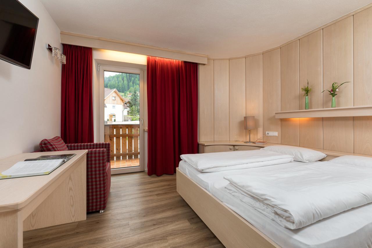 Hotel Christian Corvara In Badia Luaran gambar
