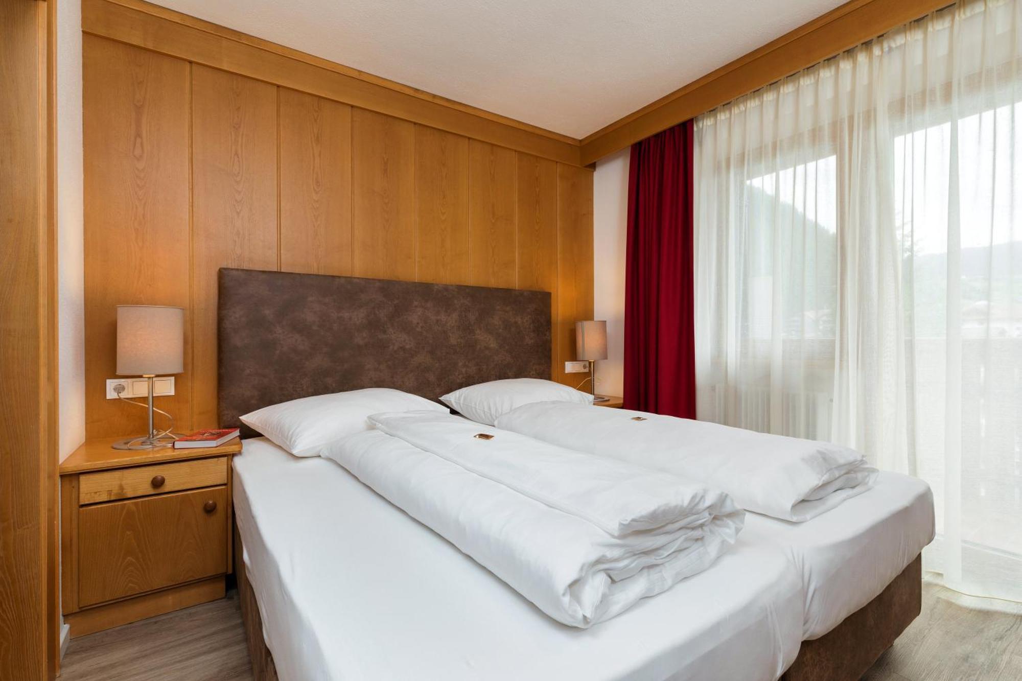 Hotel Christian Corvara In Badia Luaran gambar