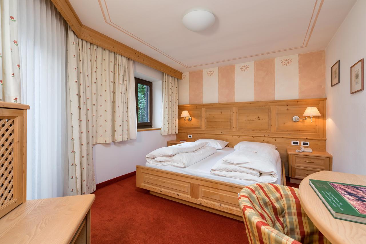 Hotel Christian Corvara In Badia Luaran gambar