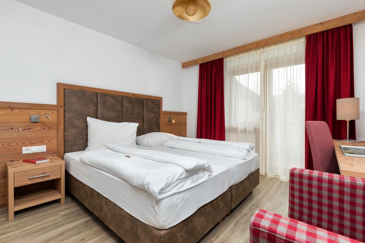Hotel Christian Corvara In Badia Luaran gambar