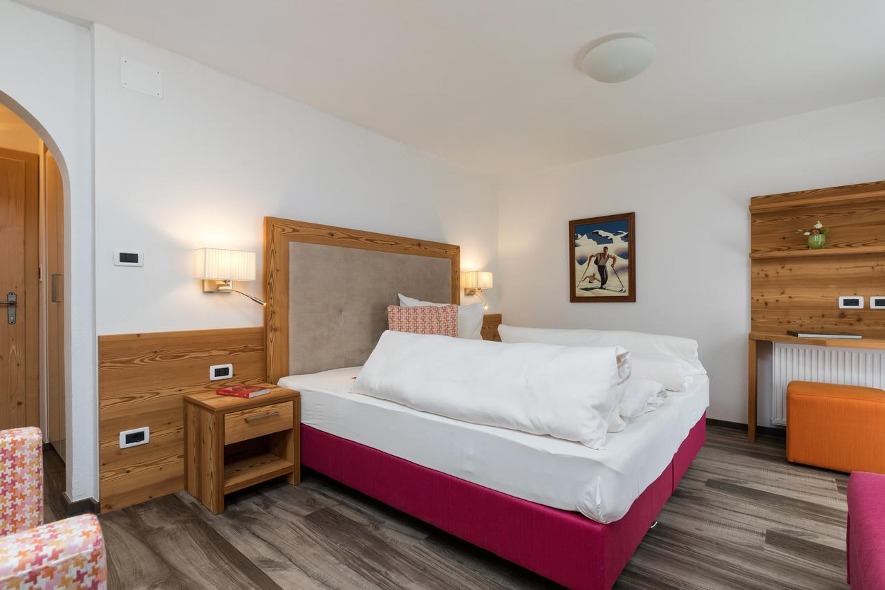 Hotel Christian Corvara In Badia Luaran gambar