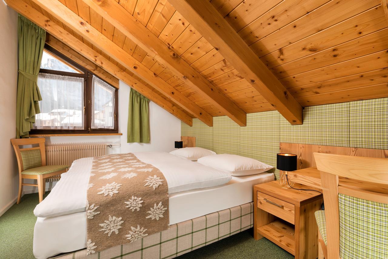 Hotel Christian Corvara In Badia Luaran gambar